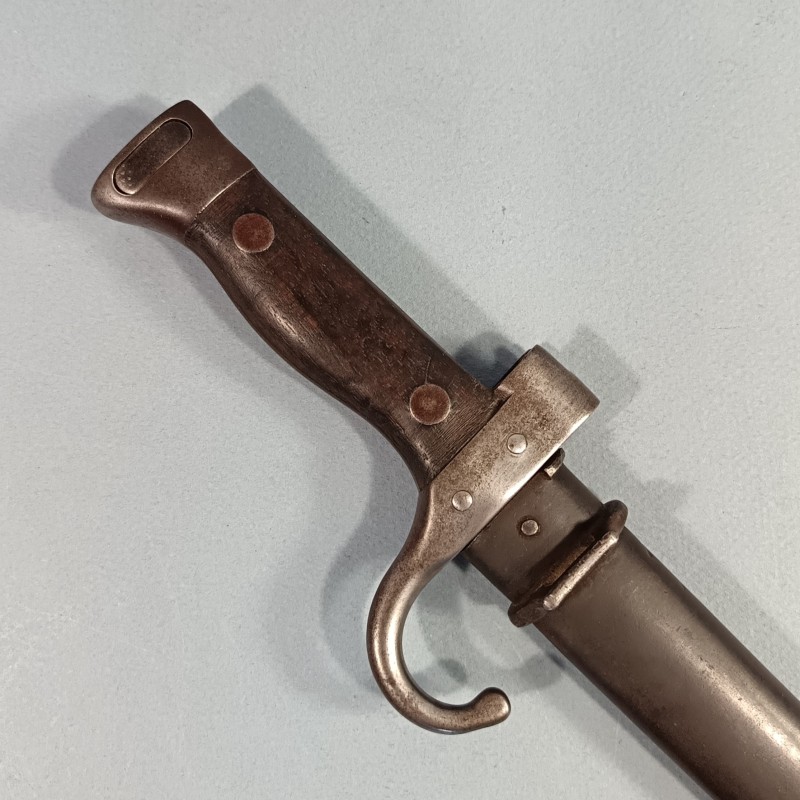 BAIONNETTE BERTHIER MODELE 1892 SECOND TYPE MODIFIEE AVEC QUILLON ET PLAQUETTES BOIS